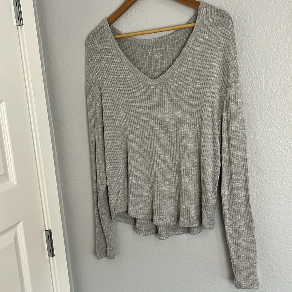 American Eagle Gray ribbed long sleeve top - Picture 2 of 10